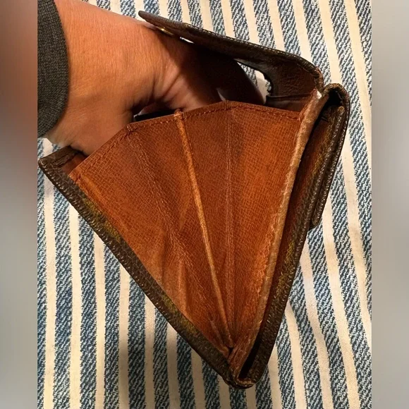 Authentic Vintage Louis Vuitton Monogram Wallet - Picture 6 of 14